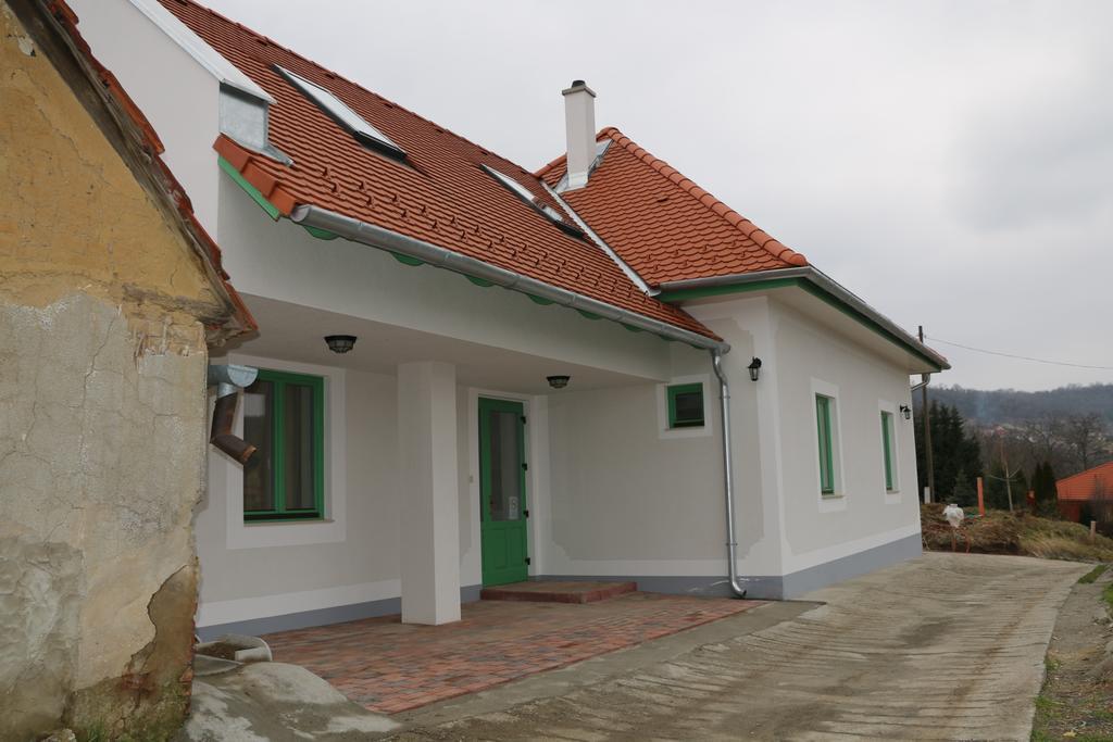 Fogado A Patkolokovacshoz Vendeghaz Szekszard Bed and Breakfast Εξωτερικό φωτογραφία
